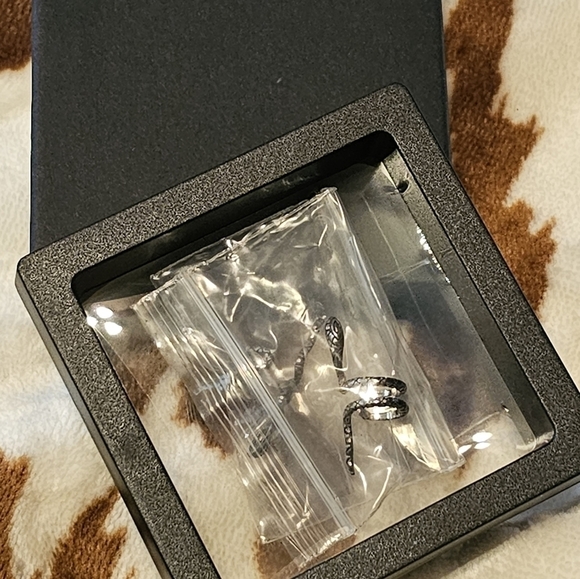 Snake Ear Cuffs Sterling Silver. 925 Stamped - Picture 3 of 3